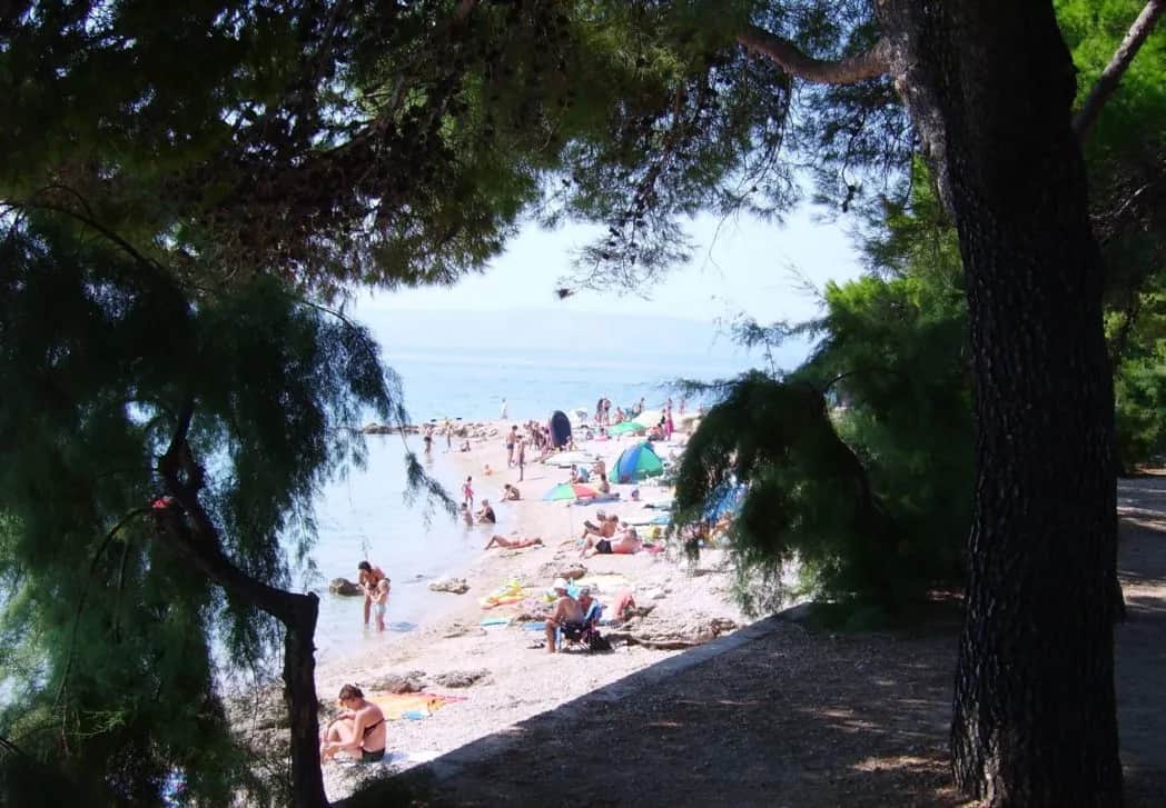 Tanie noclegi 2026: Przechytrz system i podróżuj taniej!