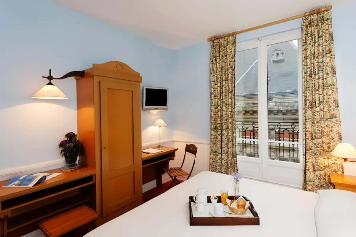 Paryż: nocleg bez przepłacania? Sprawdź, gdzie warto się zatrzymać!